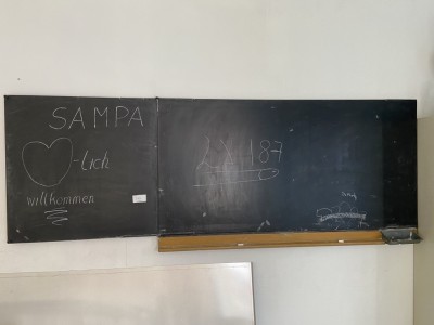 1 Pos. Einrichtungsgegenstände bestehend aus 6 Tischen,